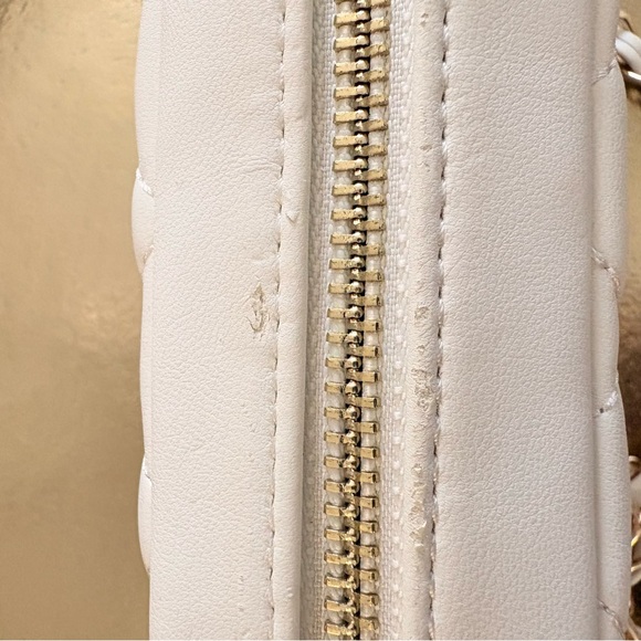 NWOT Forever21 White Quilted Chain Crossbody - Picture 11 of 12